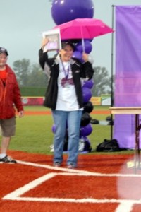 Lisa Anthony, Team Captain for Arden Courts, receives their award under her pink umbrella!