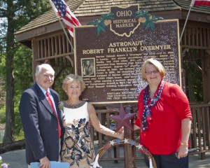Mayor Clough, Kitty Overmyer and Lysa Stanton 