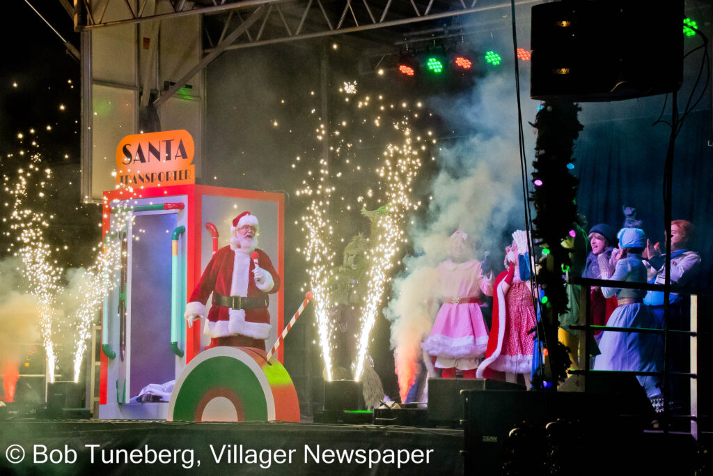 Crocker Park Kicks Off the Holiday Season with a Classic Sing